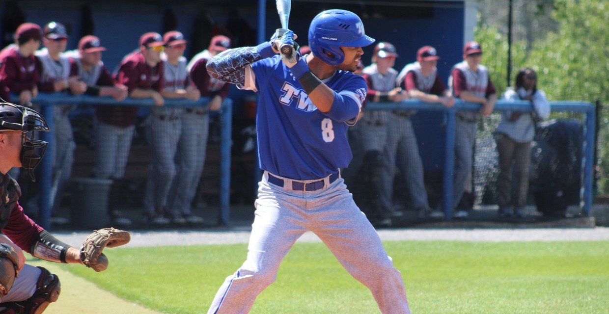 Baseball Splits Weekend Doubleheader Against Point