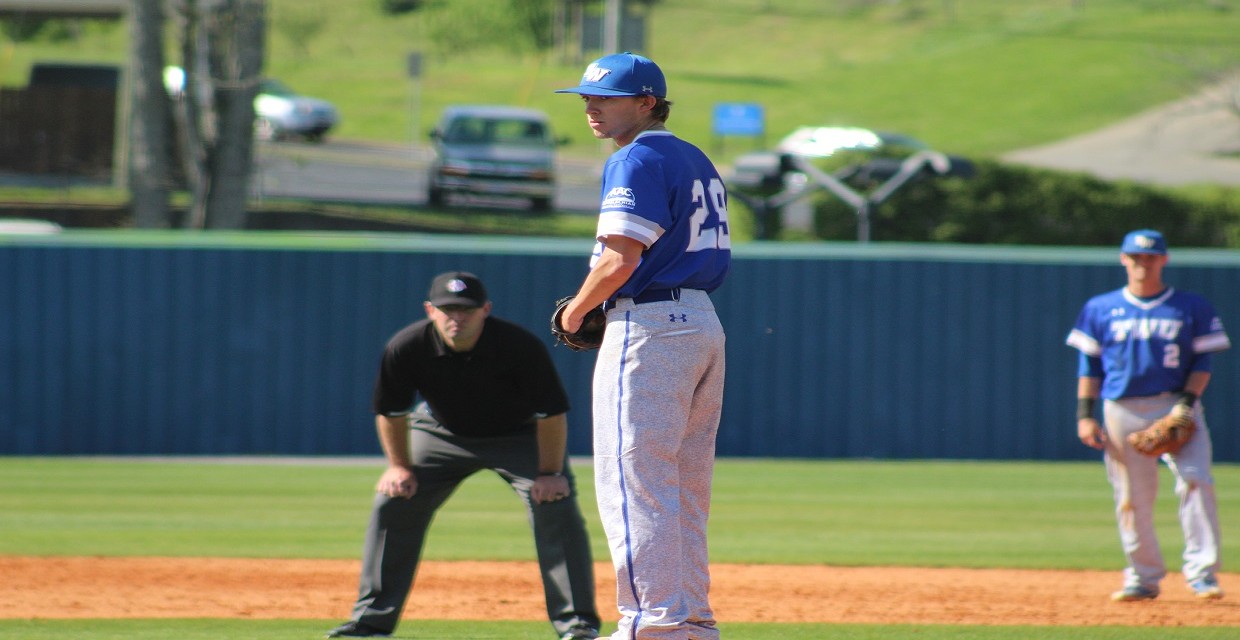 #19 Bulldogs Hold Off Reinhardt in Ninth to Advance