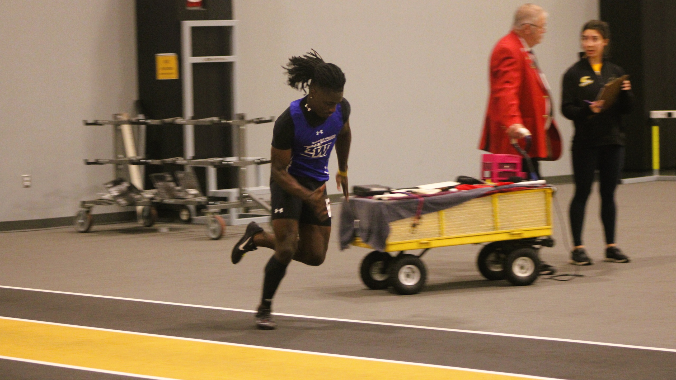 Men's Indoor Track and Field Sets School Record at KMS Invitational