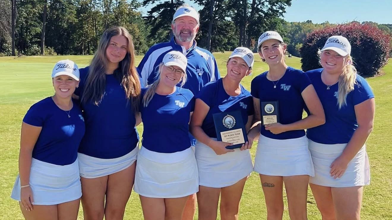 Women's Golf Wins Pioneers Fall Invitational; Hassall Wins Third Individual Title